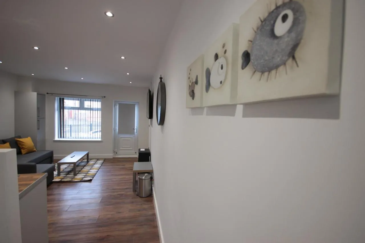 Studio 332 Kingston upon Hull 0*,  United Kingdom